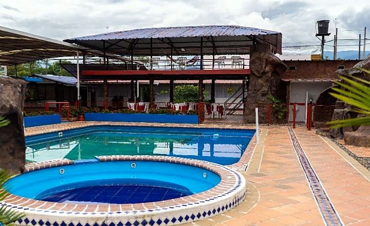 Piscina y piscina infantil de la sede campestre