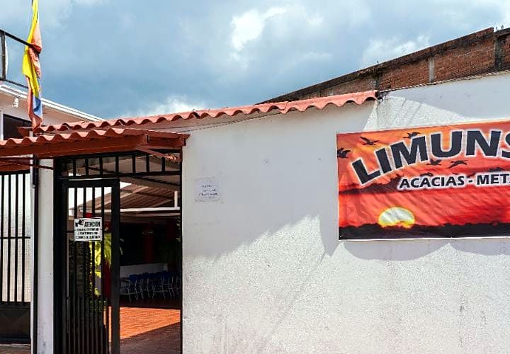 Fachada de la sede principal, en la Carrera 21 # 10-30 del barrio Dorado Bajo